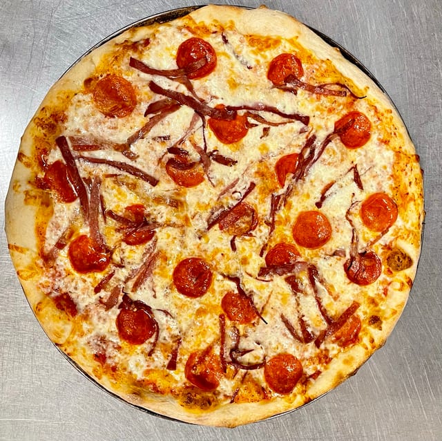 New Yorker Pizza.